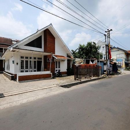 Reddoorz Near Moro Mall Пурвокерто Экстерьер фото