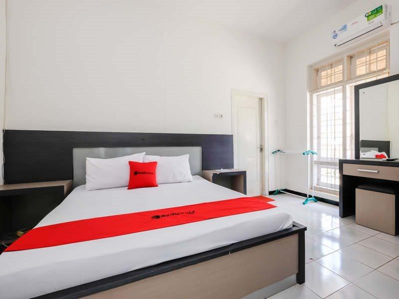 Reddoorz Near Moro Mall Пурвокерто Экстерьер фото