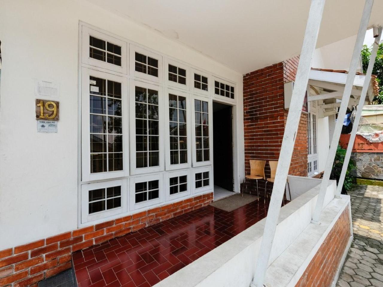 Reddoorz Near Moro Mall Пурвокерто Экстерьер фото