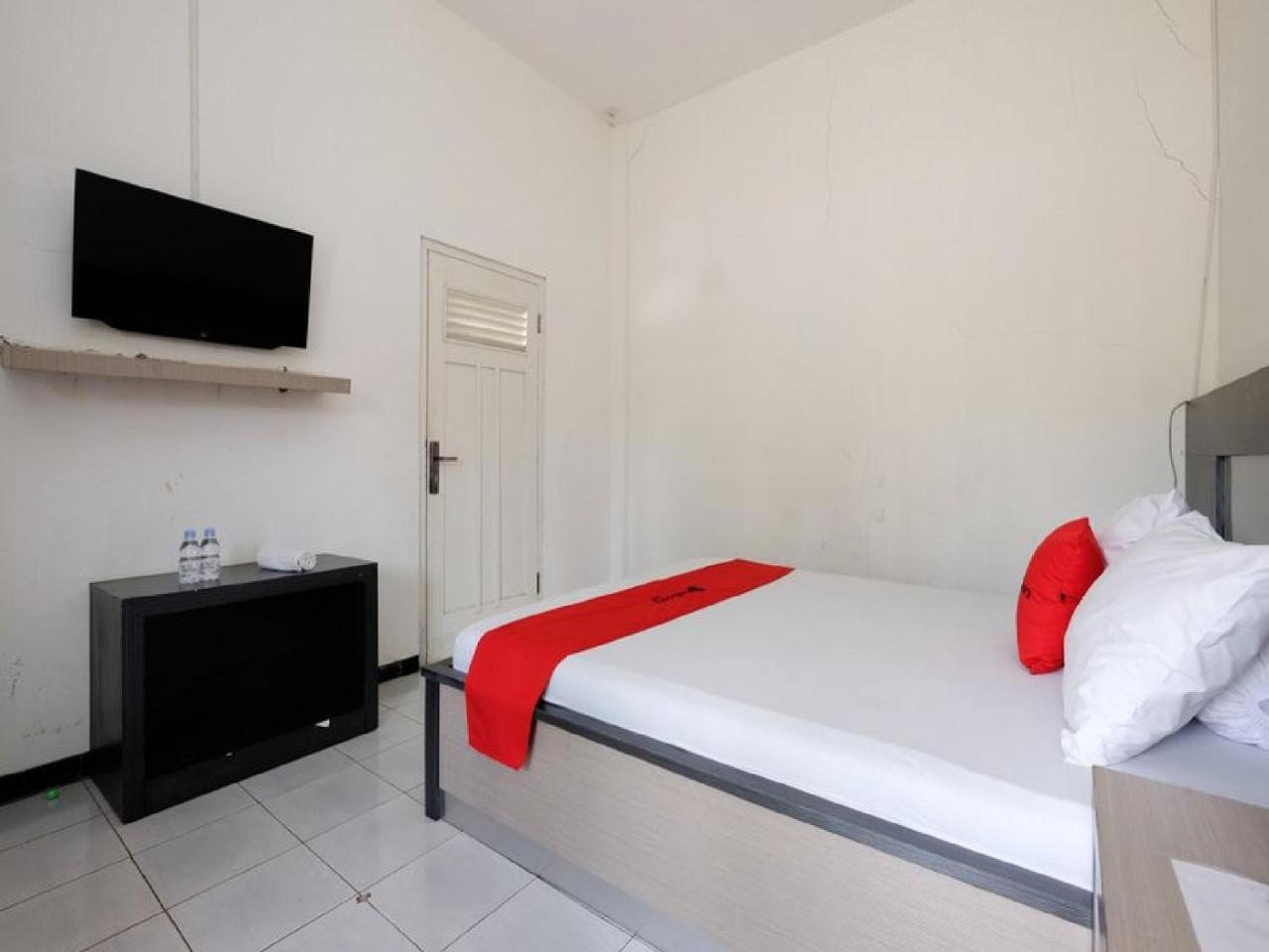 Reddoorz Near Moro Mall Пурвокерто Экстерьер фото