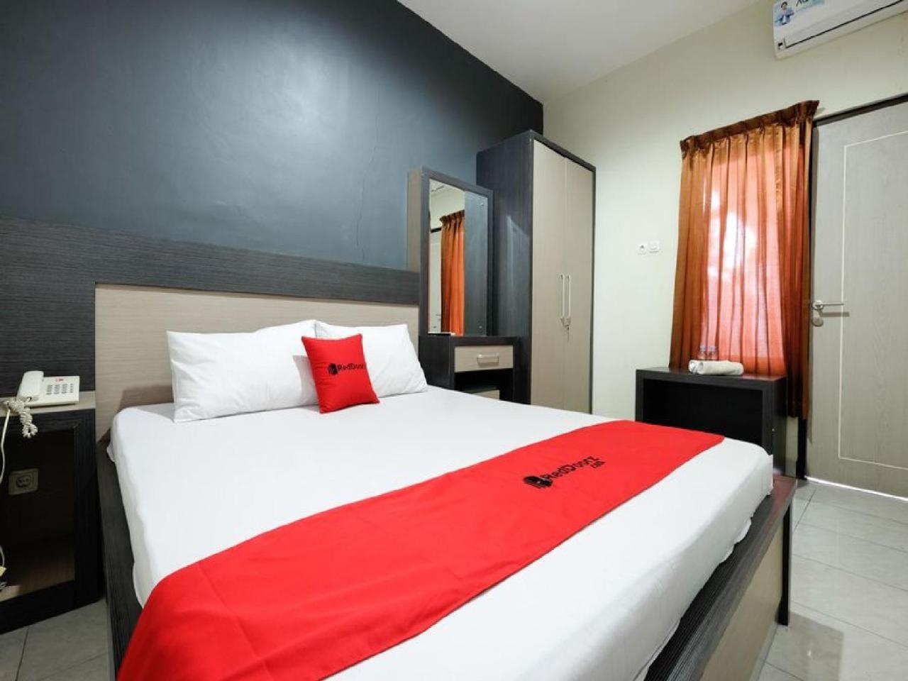 Reddoorz Near Moro Mall Пурвокерто Экстерьер фото