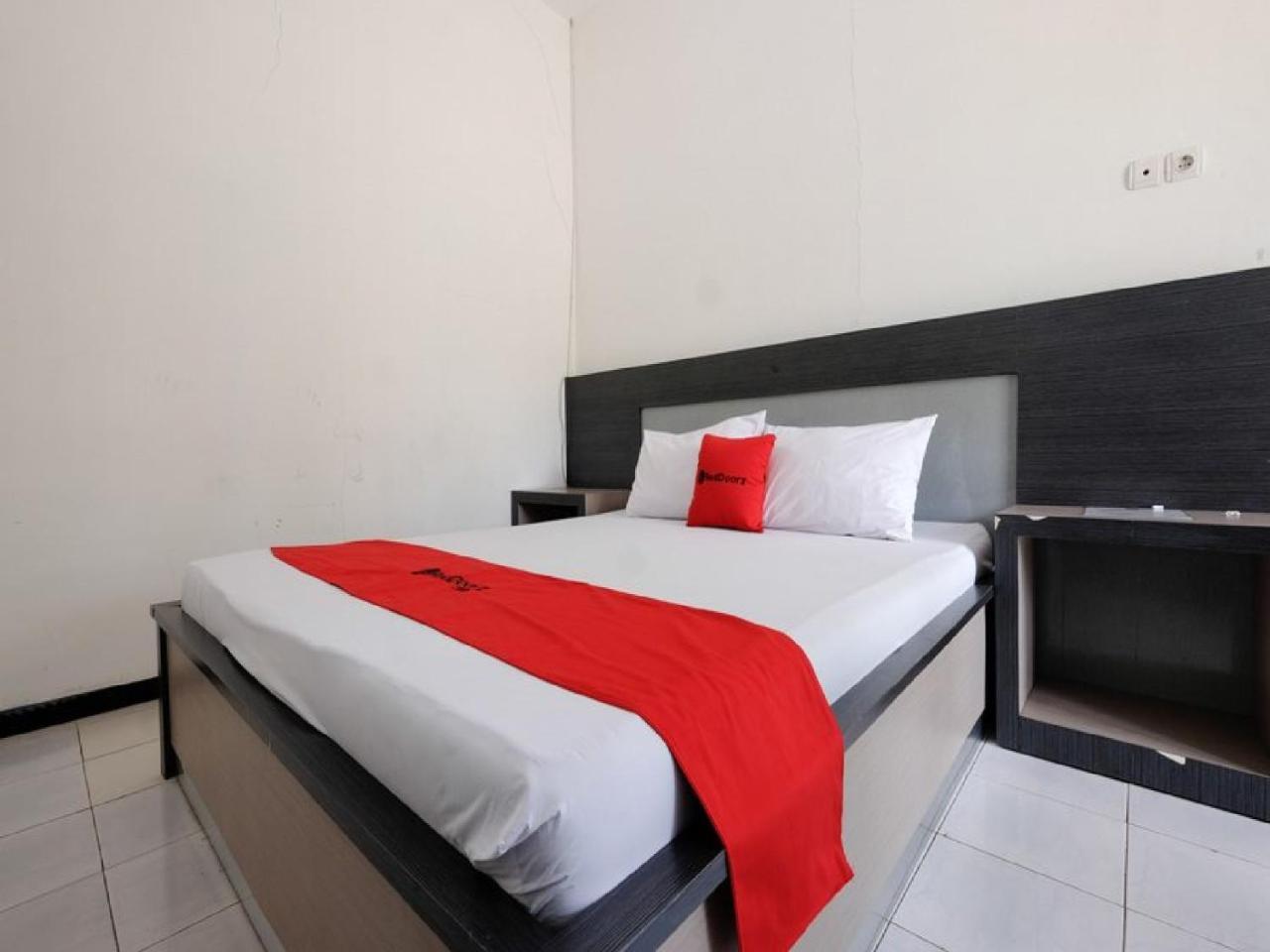 Reddoorz Near Moro Mall Пурвокерто Экстерьер фото