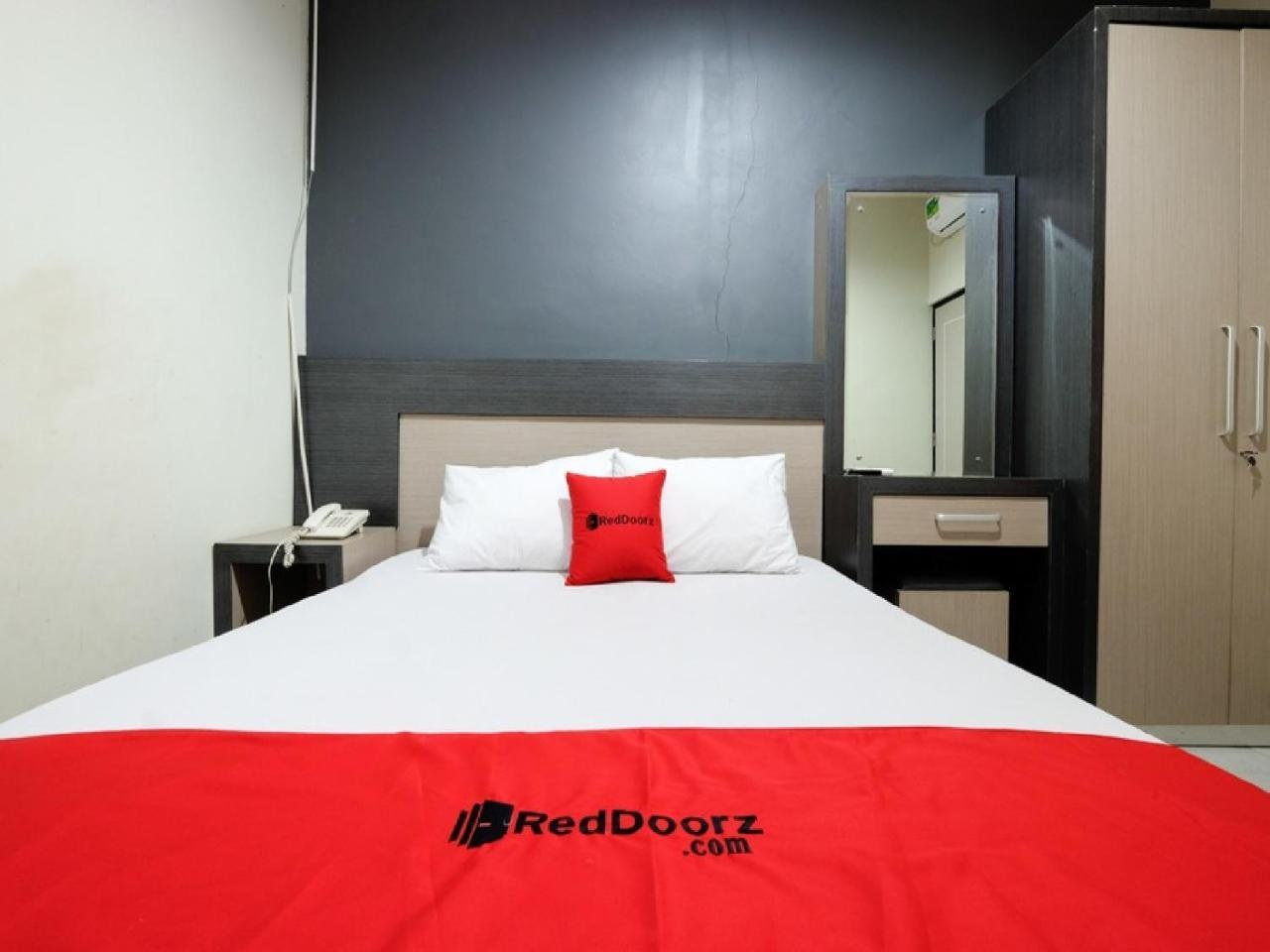 Reddoorz Near Moro Mall Пурвокерто Экстерьер фото